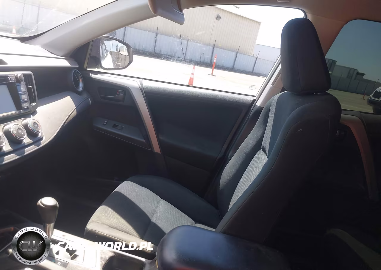 2018 Toyota Rav4 Le VIN:2T3ZFREV3JW454500 - 5