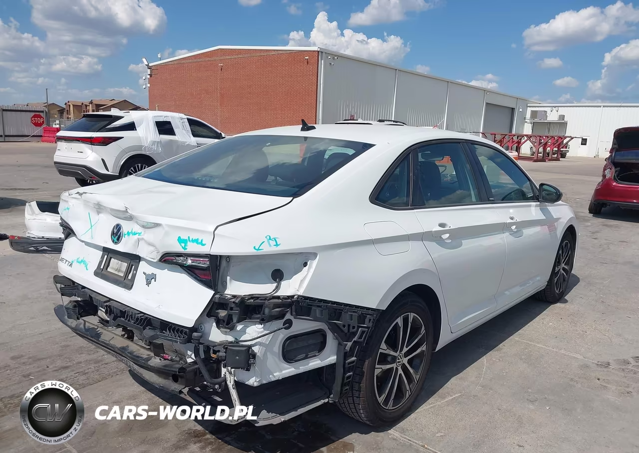 2023 Volkswagen Jetta 1.5T Sport VIN:3VWBM7BUXPM004616 - 4