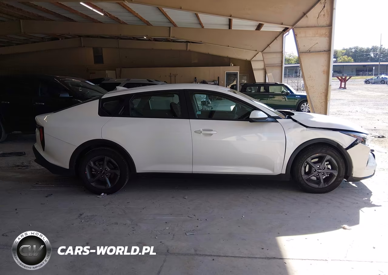 2025 Kia K4 Lxs VIN:3KPFT4DE6SE183400 - 13