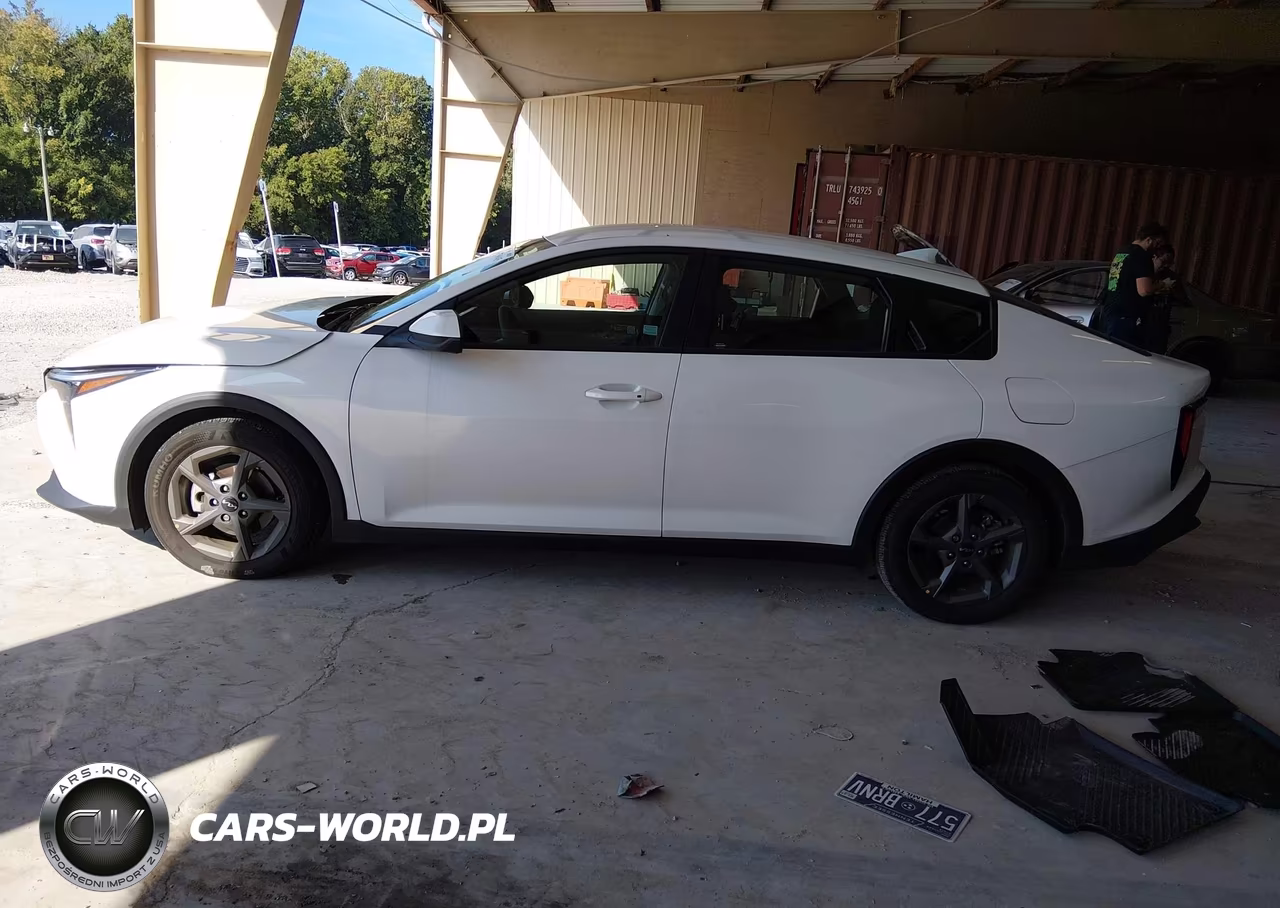 2025 Kia K4 Lxs VIN:3KPFT4DE6SE183400 - 14