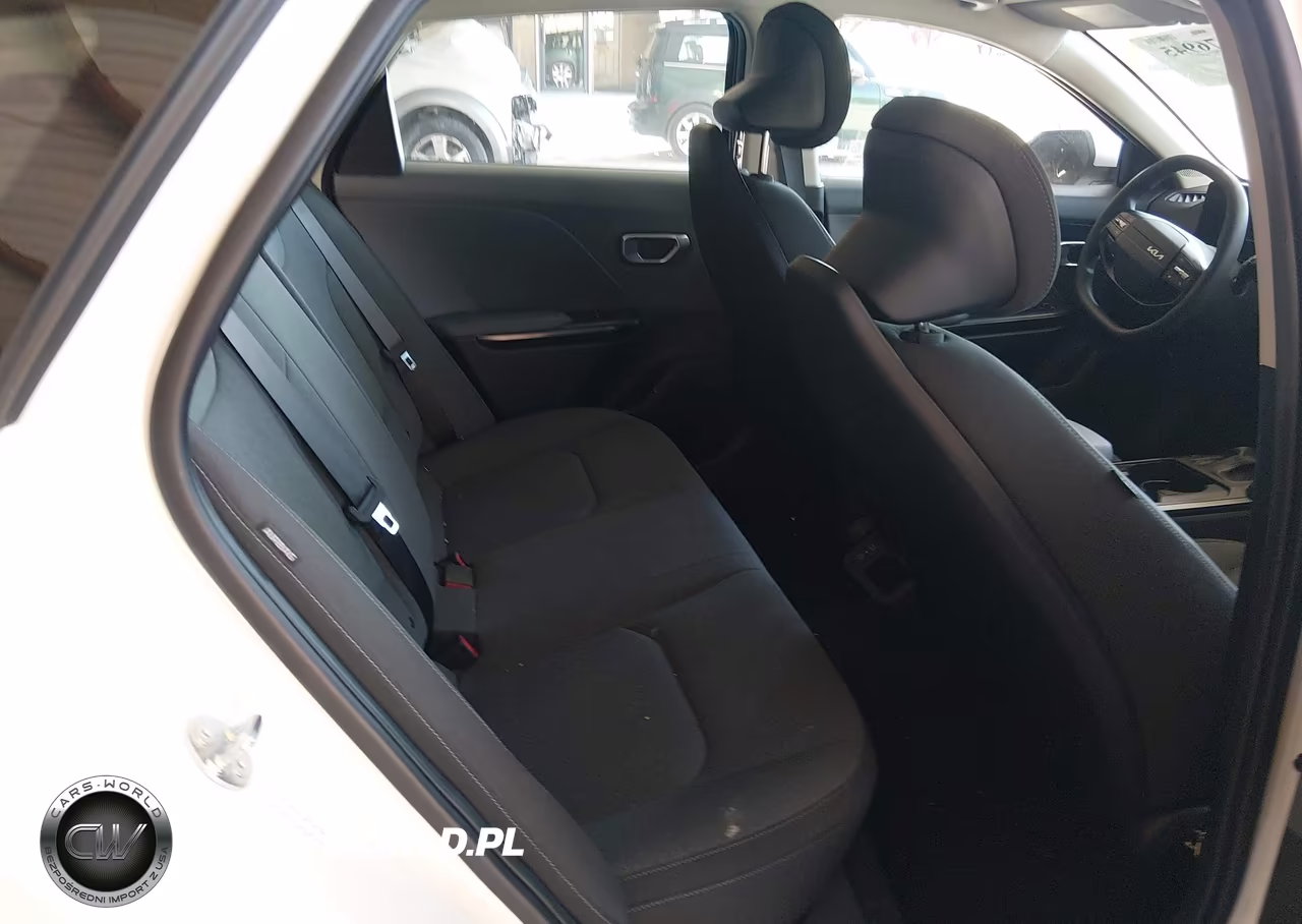 2025 Kia K4 Lxs VIN:3KPFT4DE6SE183400 - 8