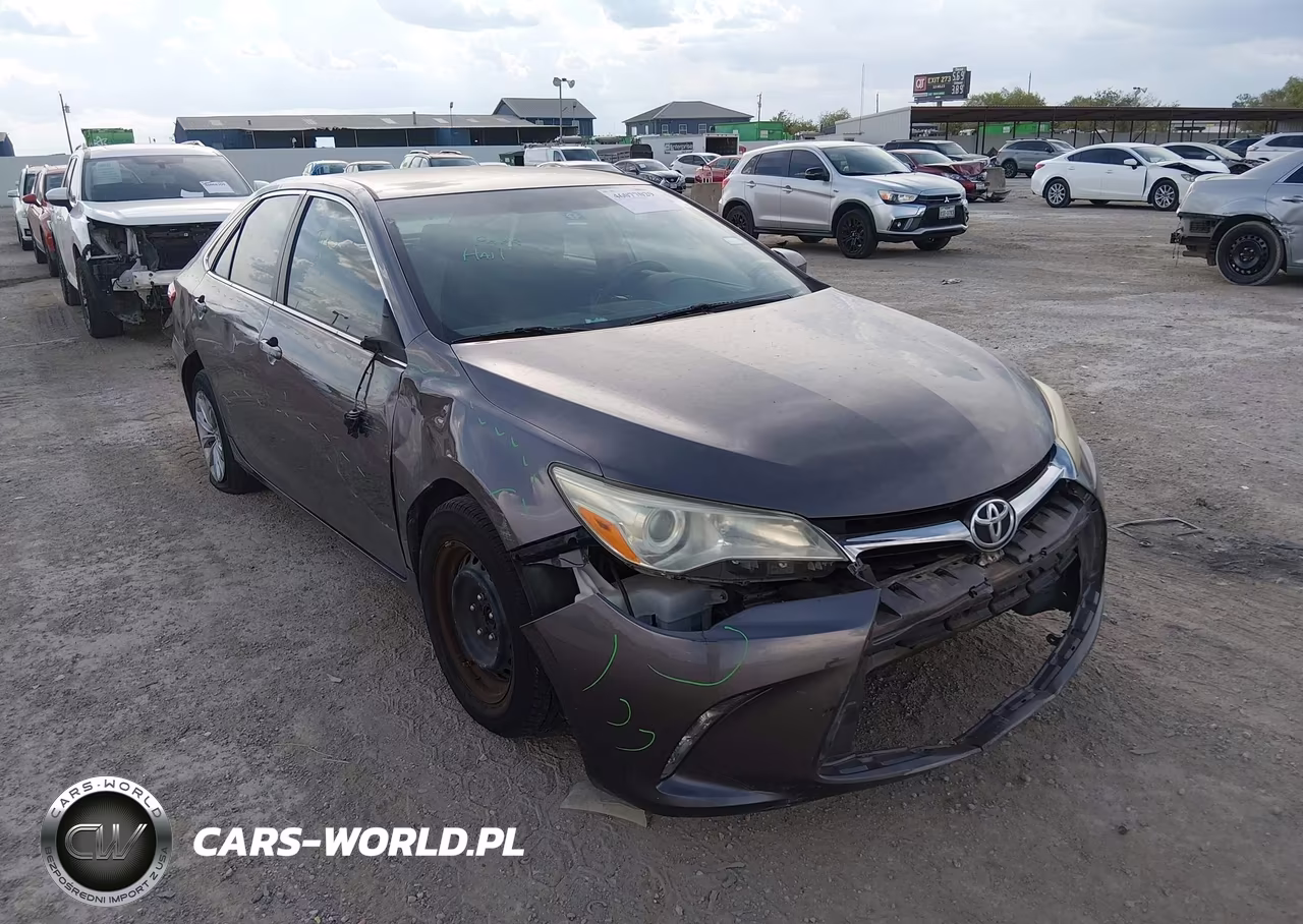2015 Toyota Camry Le – zdjęcie 1 z 21