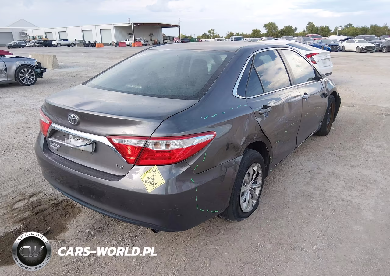 2015 Toyota Camry Le VIN:4T4BF1FK7FR499954 - 4