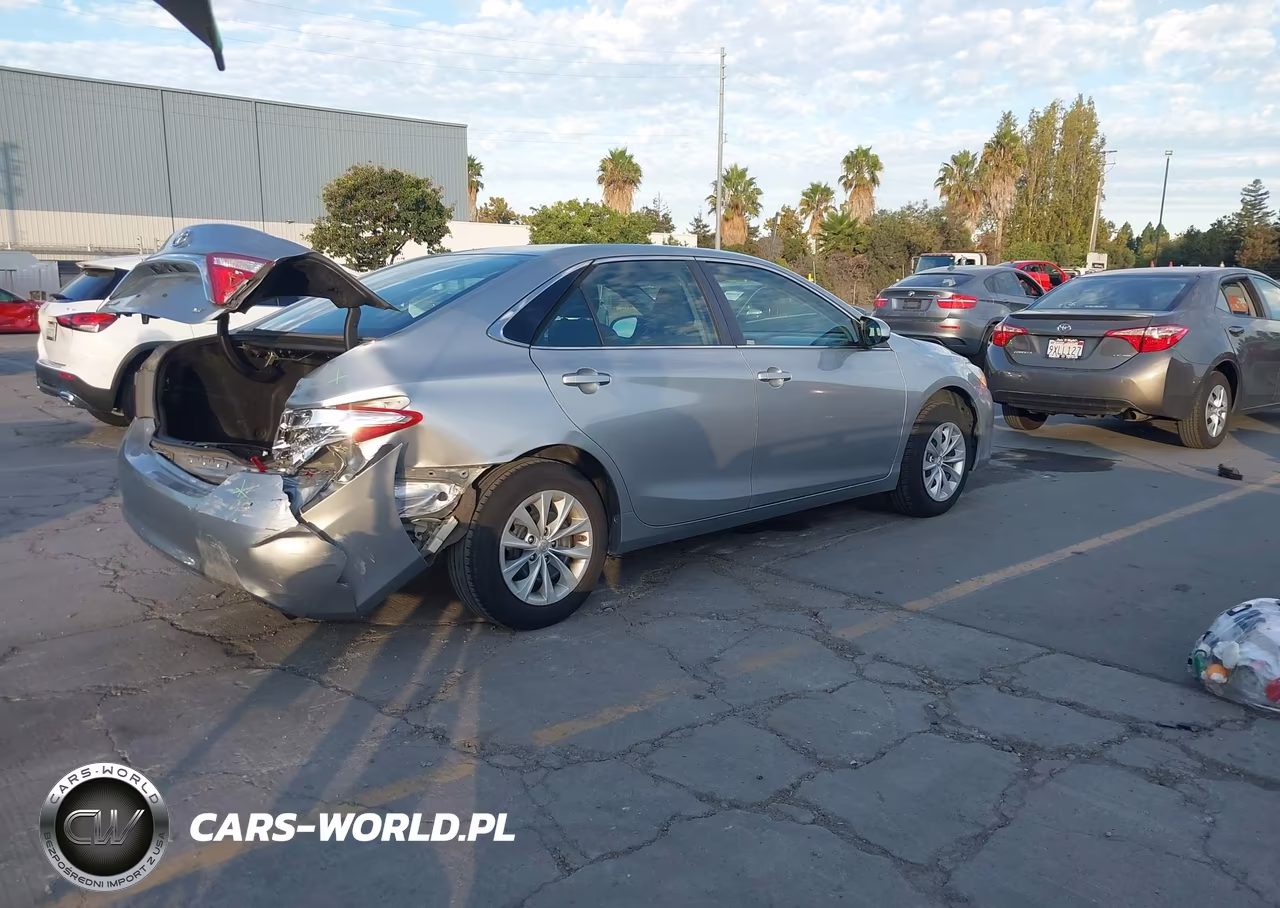 2015 Toyota Camry Le VIN:4T4BF1FK9FR479561 - 4