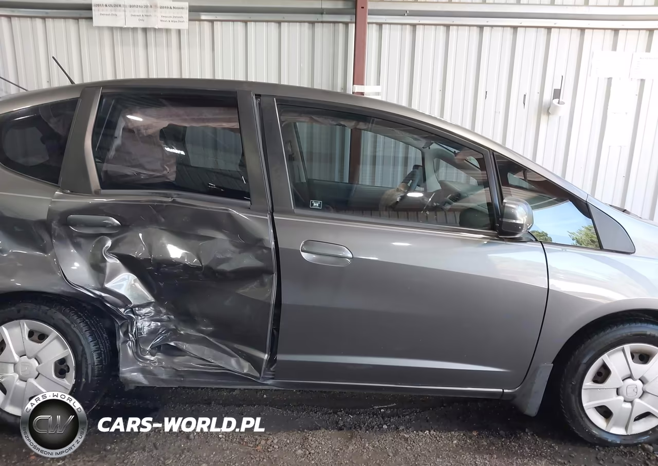 2013 Honda Fit VIN:JHMGE8H30DC051899 - 13