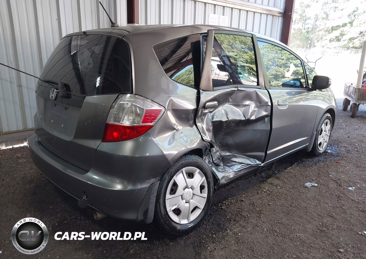 2013 Honda Fit VIN:JHMGE8H30DC051899 - 4