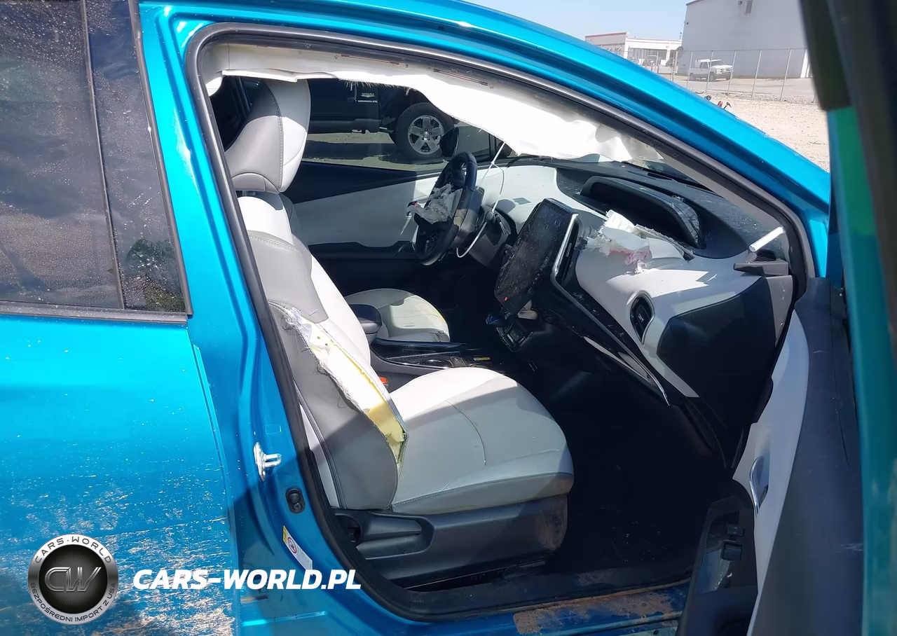 2020 Toyota Prius Prime Limited VIN:JTDKARFPXL3136556 - 5