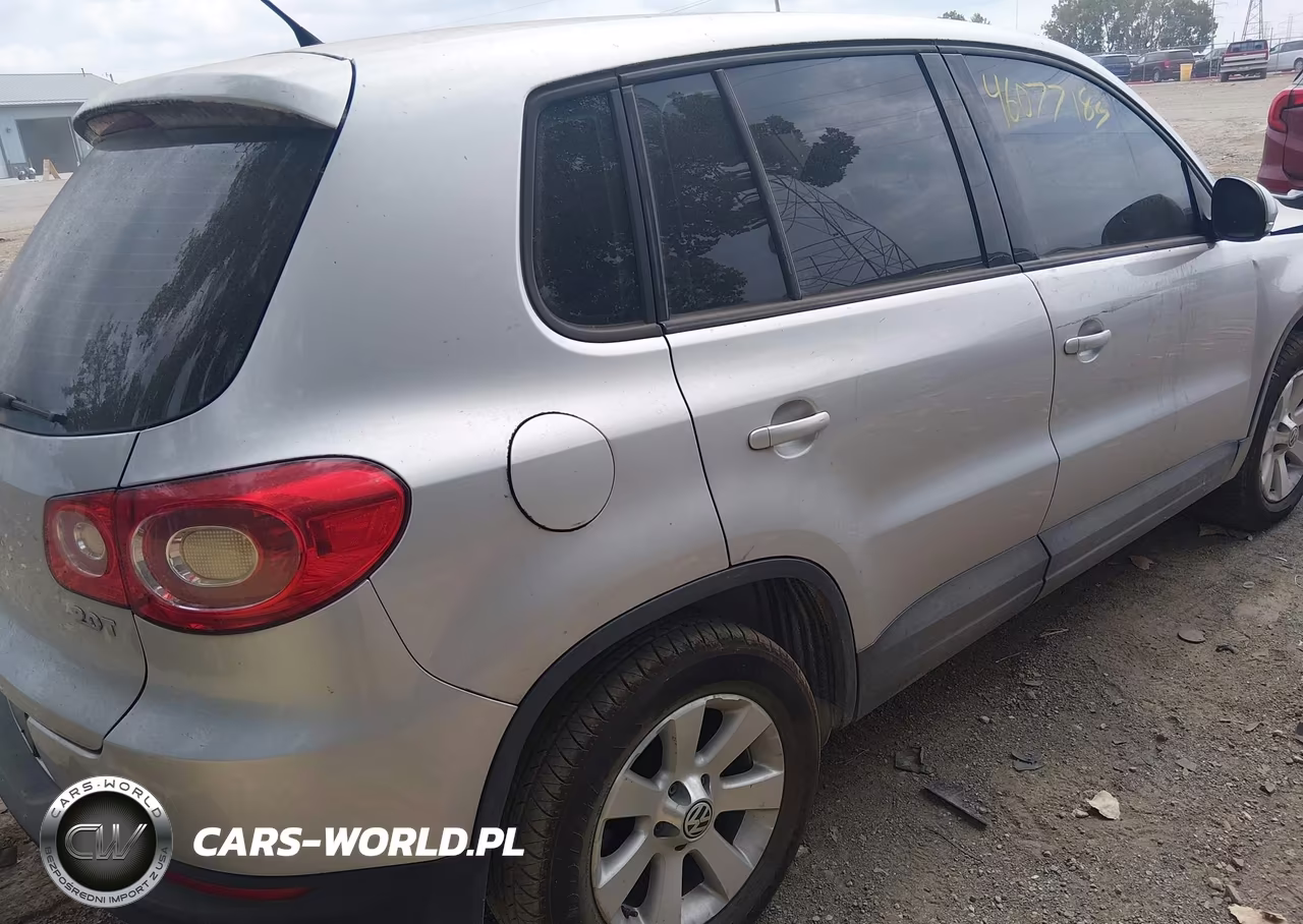 2010 Volkswagen Tiguan S VIN:WVGAV7AX9AW001023 - 4