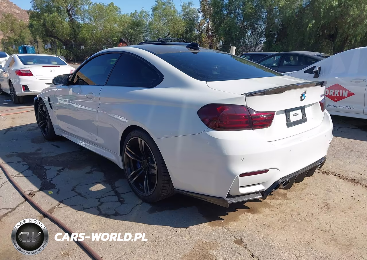 2016 BMW M4 VIN:WBS3R9C56GK338122 - 3