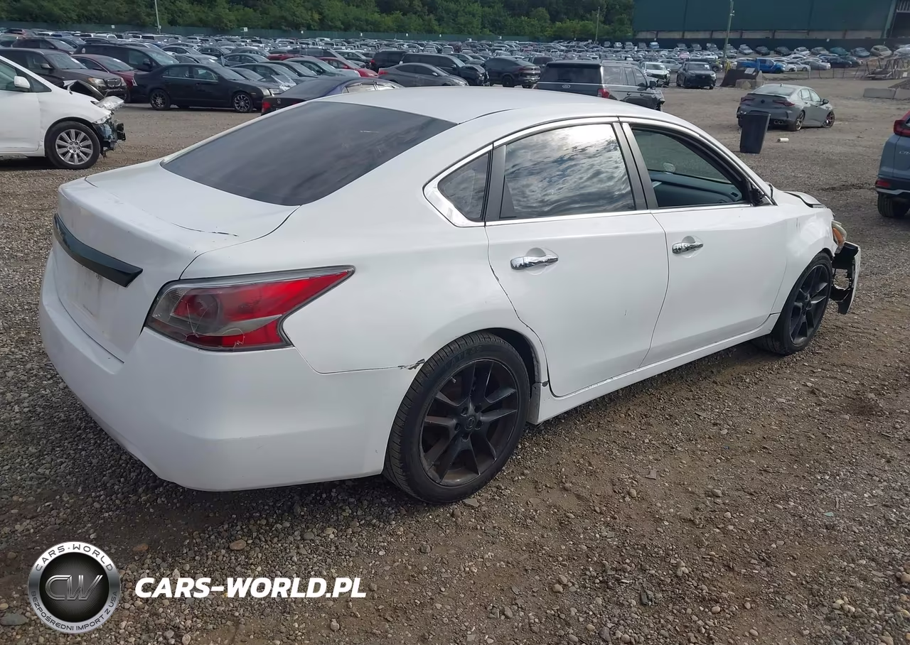2014 Nissan Altima 2.5 S VIN:1N4AL3AP8EN371741 - 4