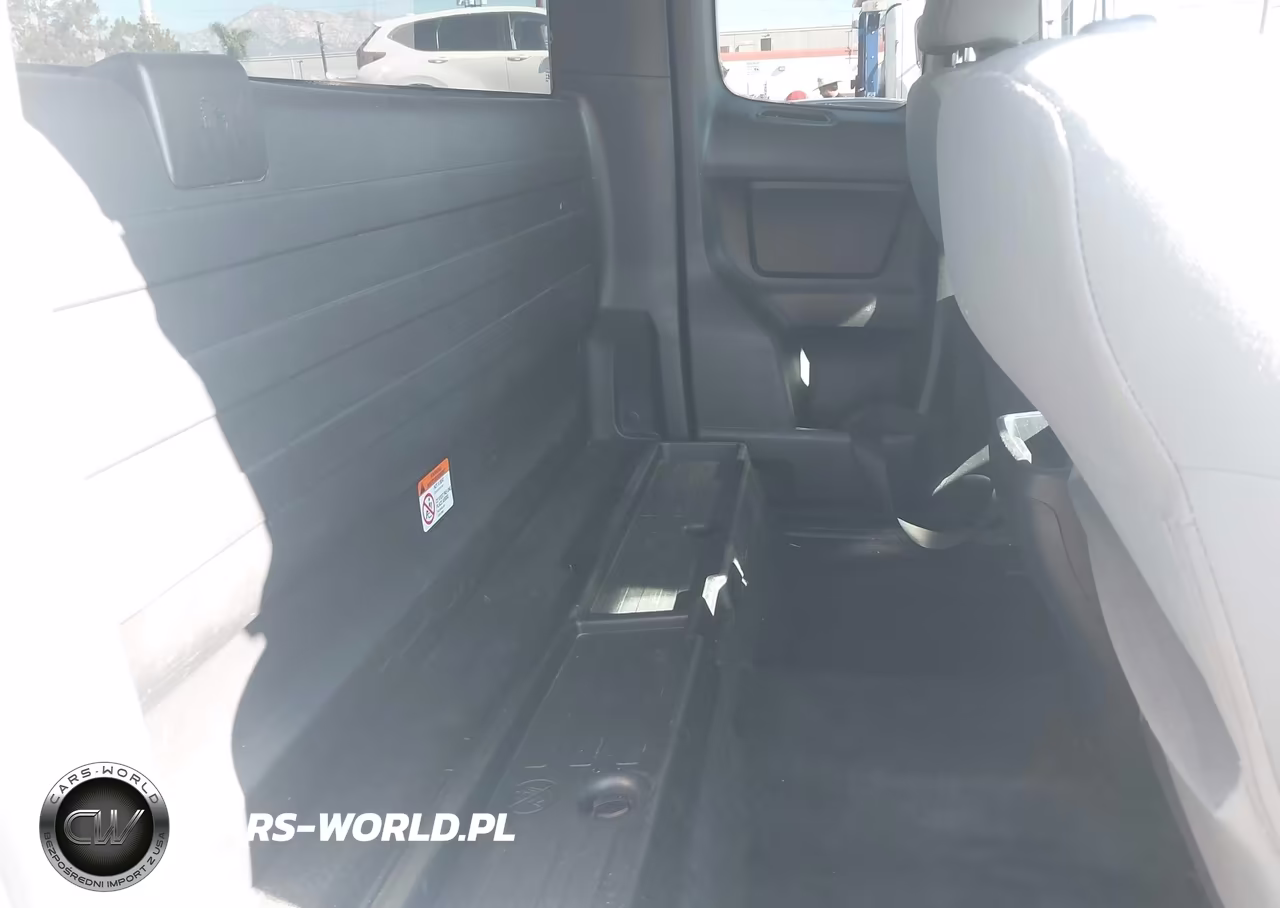 2018 Toyota Tacoma Sr VIN:5TFRX5GN3JX107313 - 8