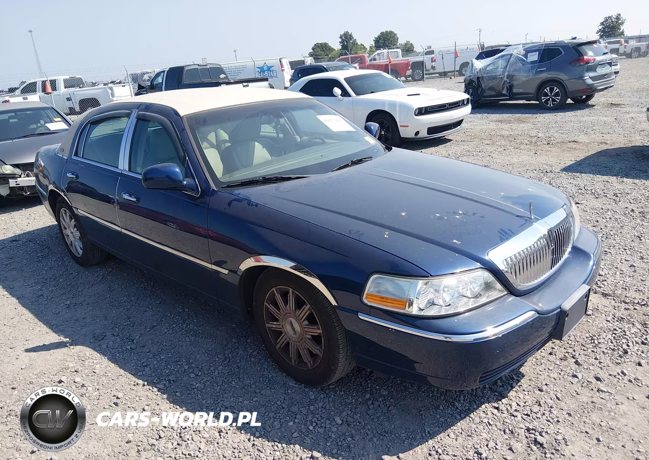 2011 Lincoln Town Car Signature Limited