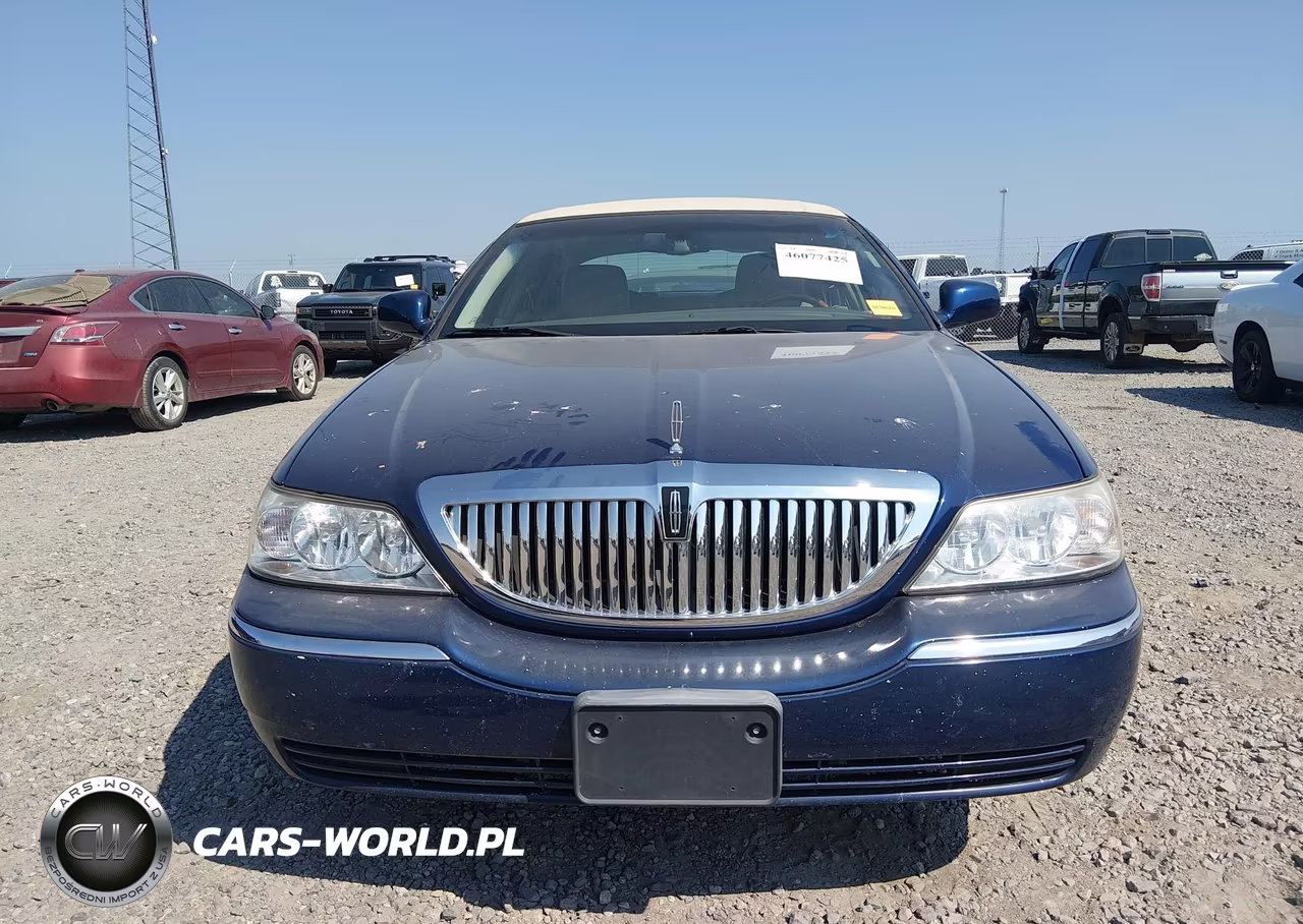 2011 Lincoln Town Car Signature Limited VIN:2LNBL8CV8BX752308 - 12