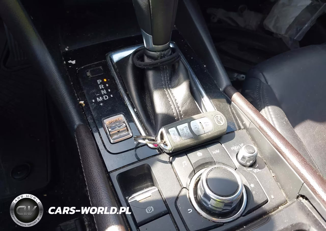 2018 Mazda Mazda3 Touring VIN:3MZBN1V32JM191810 - 11