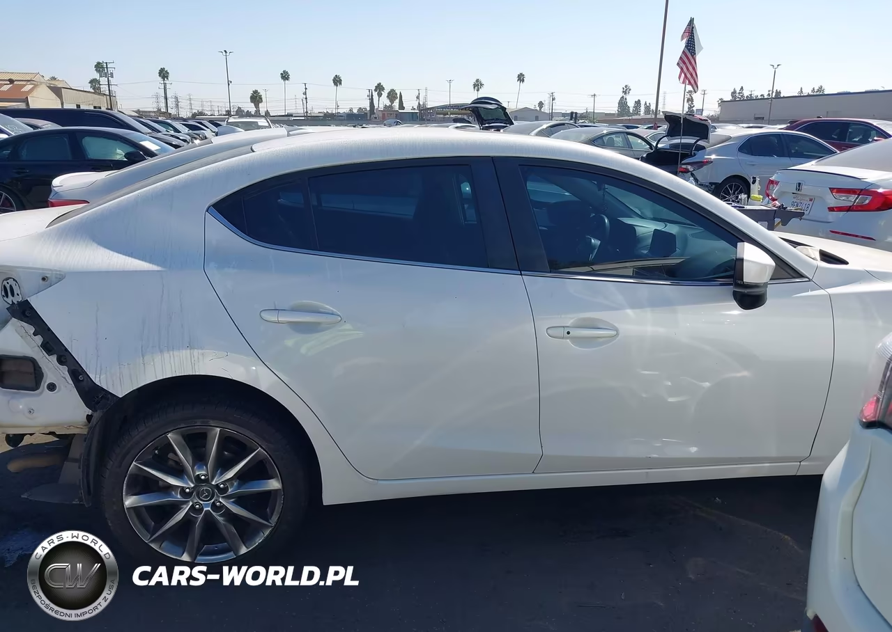 2018 Mazda Mazda3 Touring VIN:3MZBN1V32JM191810 - 14