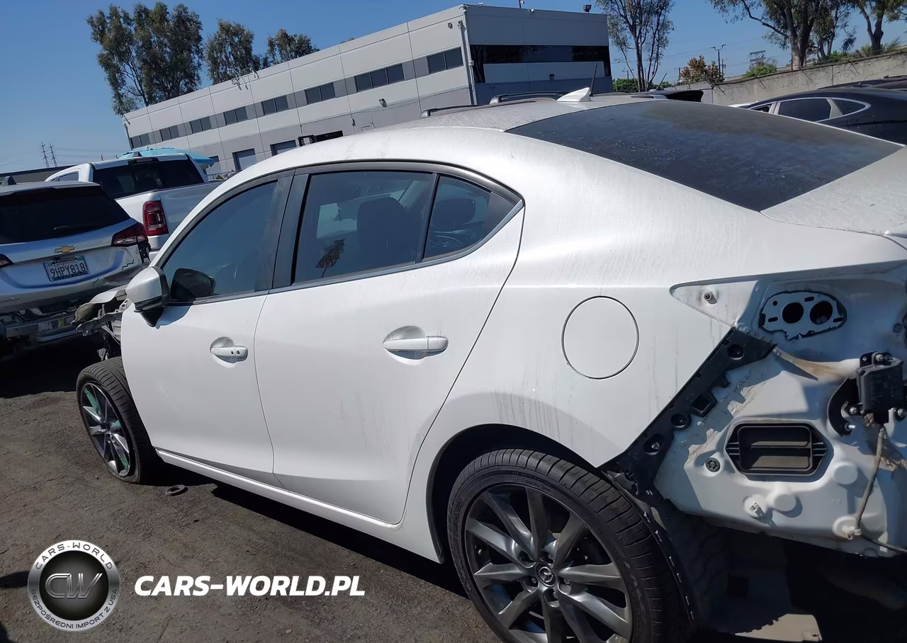 2018 Mazda Mazda3 Touring VIN:3MZBN1V32JM191810 - 15