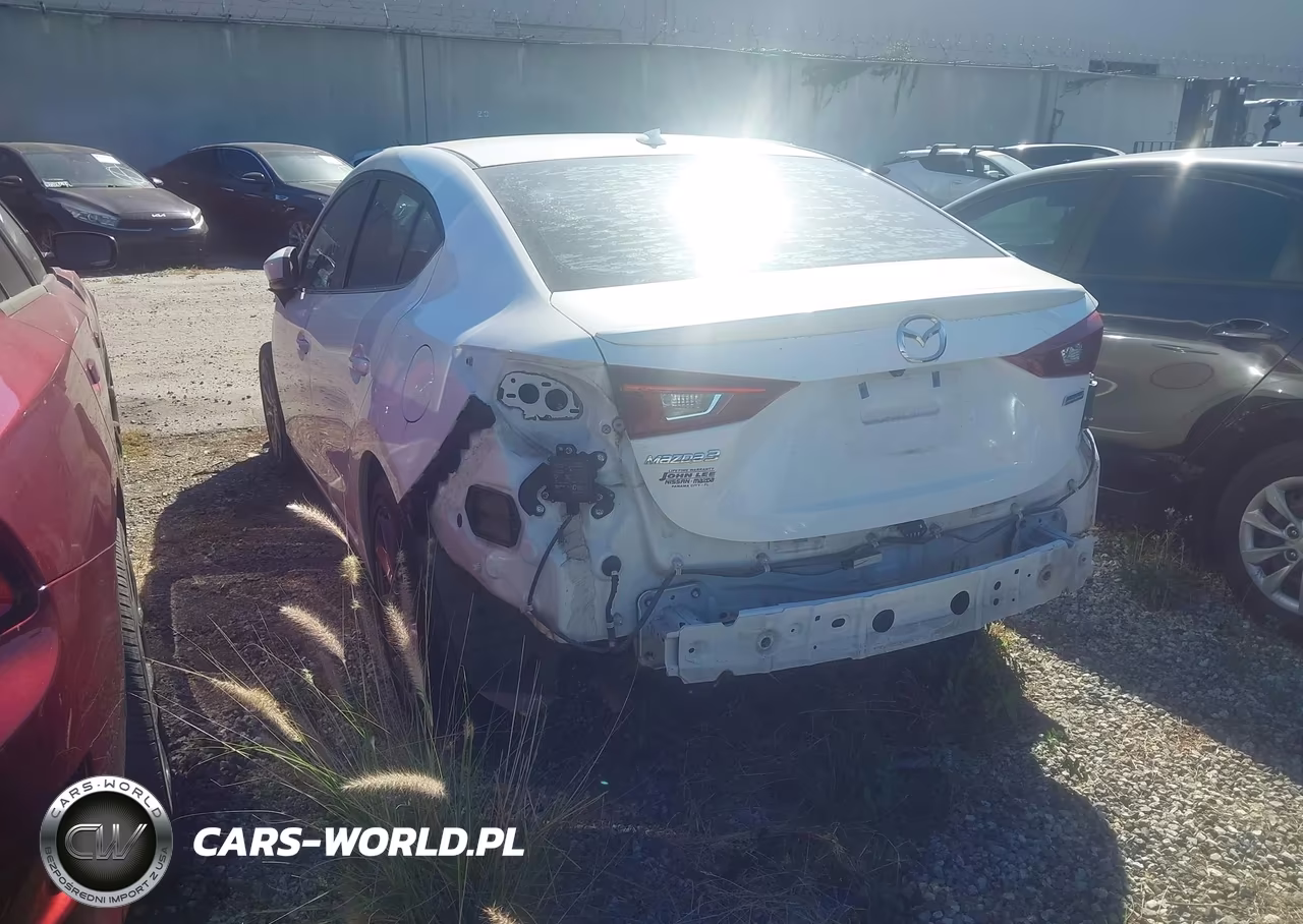 2018 Mazda Mazda3 Touring VIN:3MZBN1V32JM191810 - 3