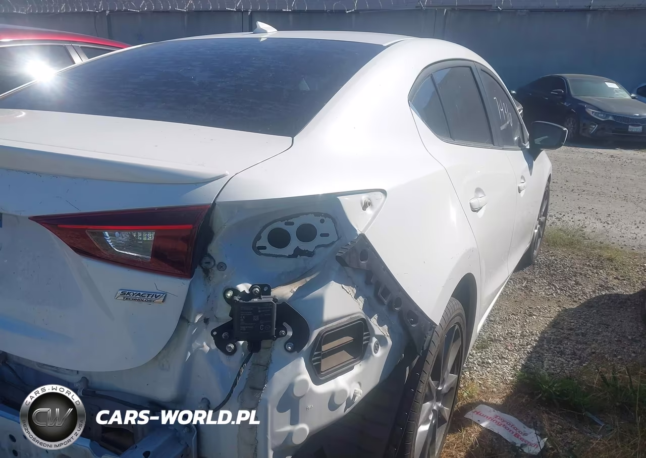 2018 Mazda Mazda3 Touring VIN:3MZBN1V32JM191810 - 4