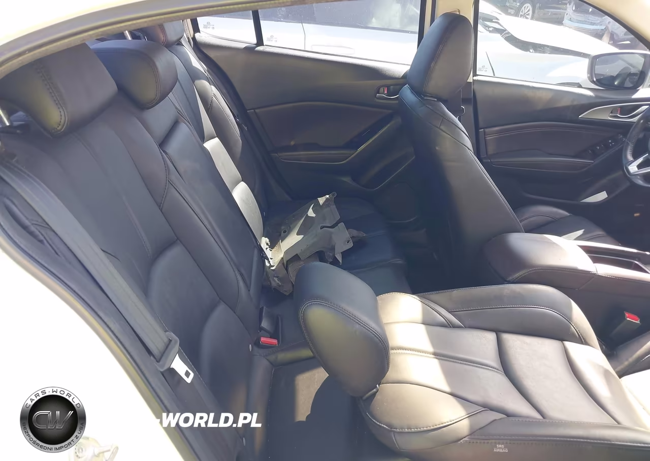 2018 Mazda Mazda3 Touring VIN:3MZBN1V32JM191810 - 8