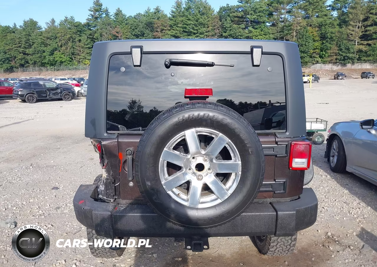 2013 Jeep Wrangler Unlimited Sahara VIN:1C4BJWEG0DL689542 - 16