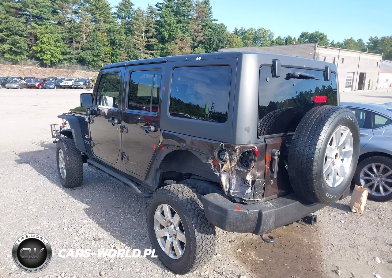 2013 Jeep Wrangler Unlimited Sahara VIN:1C4BJWEG0DL689542 - 3
