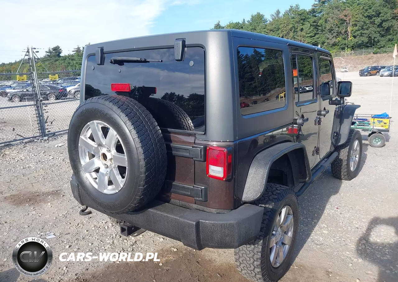2013 Jeep Wrangler Unlimited Sahara VIN:1C4BJWEG0DL689542 - 4
