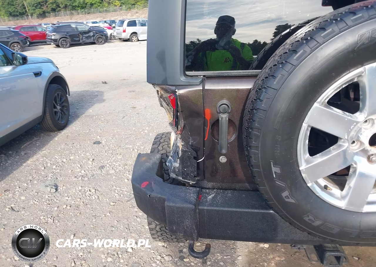 2013 Jeep Wrangler Unlimited Sahara VIN:1C4BJWEG0DL689542 - 6