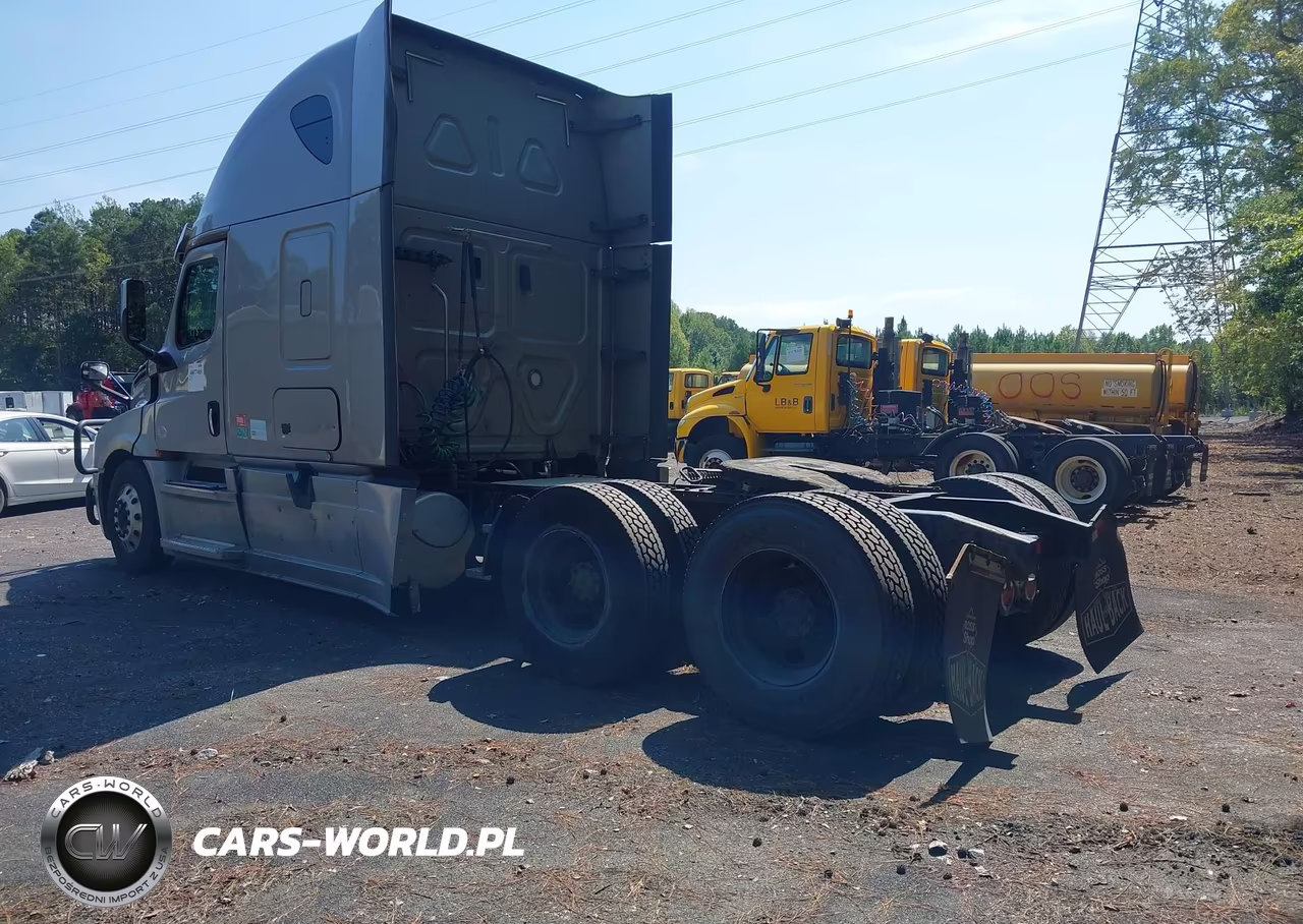 2019 Freightliner New Cascadia 126 VIN:1FUJHHDRXKLKS9512 - 3
