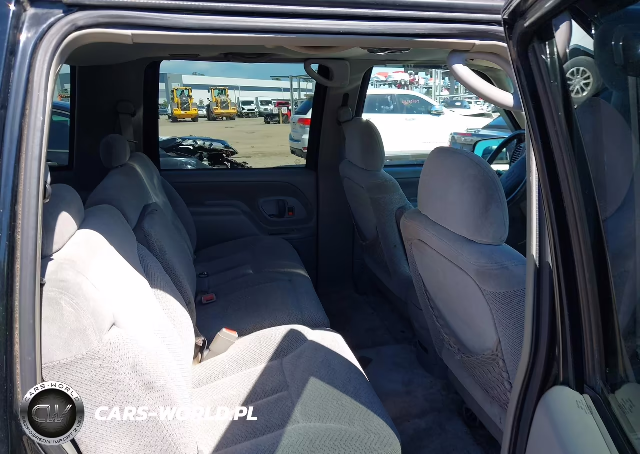 1996 Chevrolet Suburban K1500 VIN:1GNFK16R5TJ416065 - 8