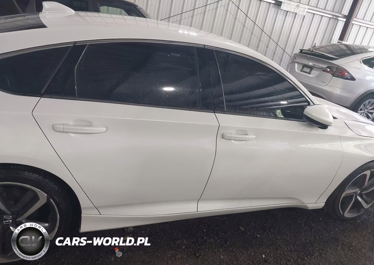 2018 Honda Accord Sport VIN:1HGCV1F35JA255584 - 13