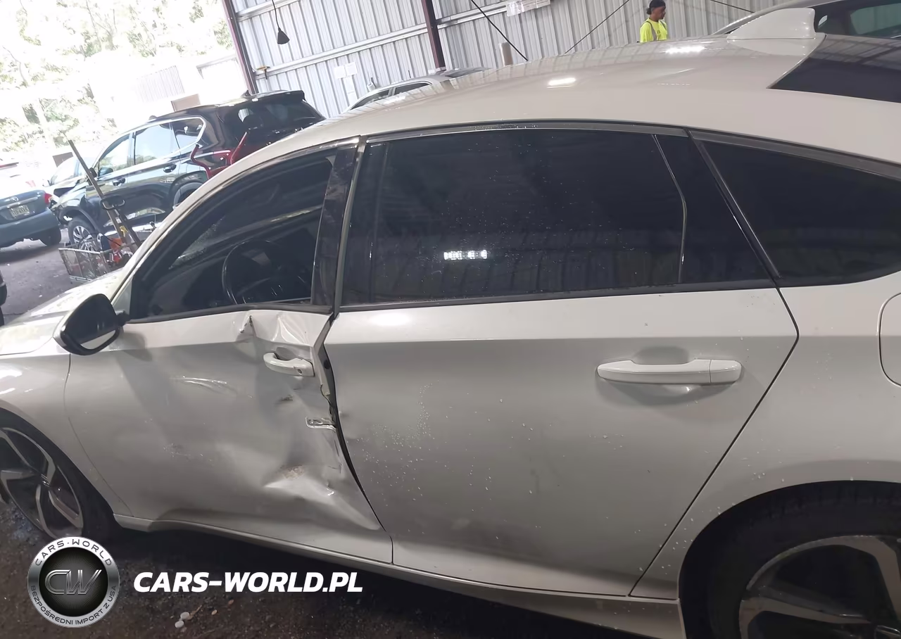 2018 Honda Accord Sport VIN:1HGCV1F35JA255584 - 14