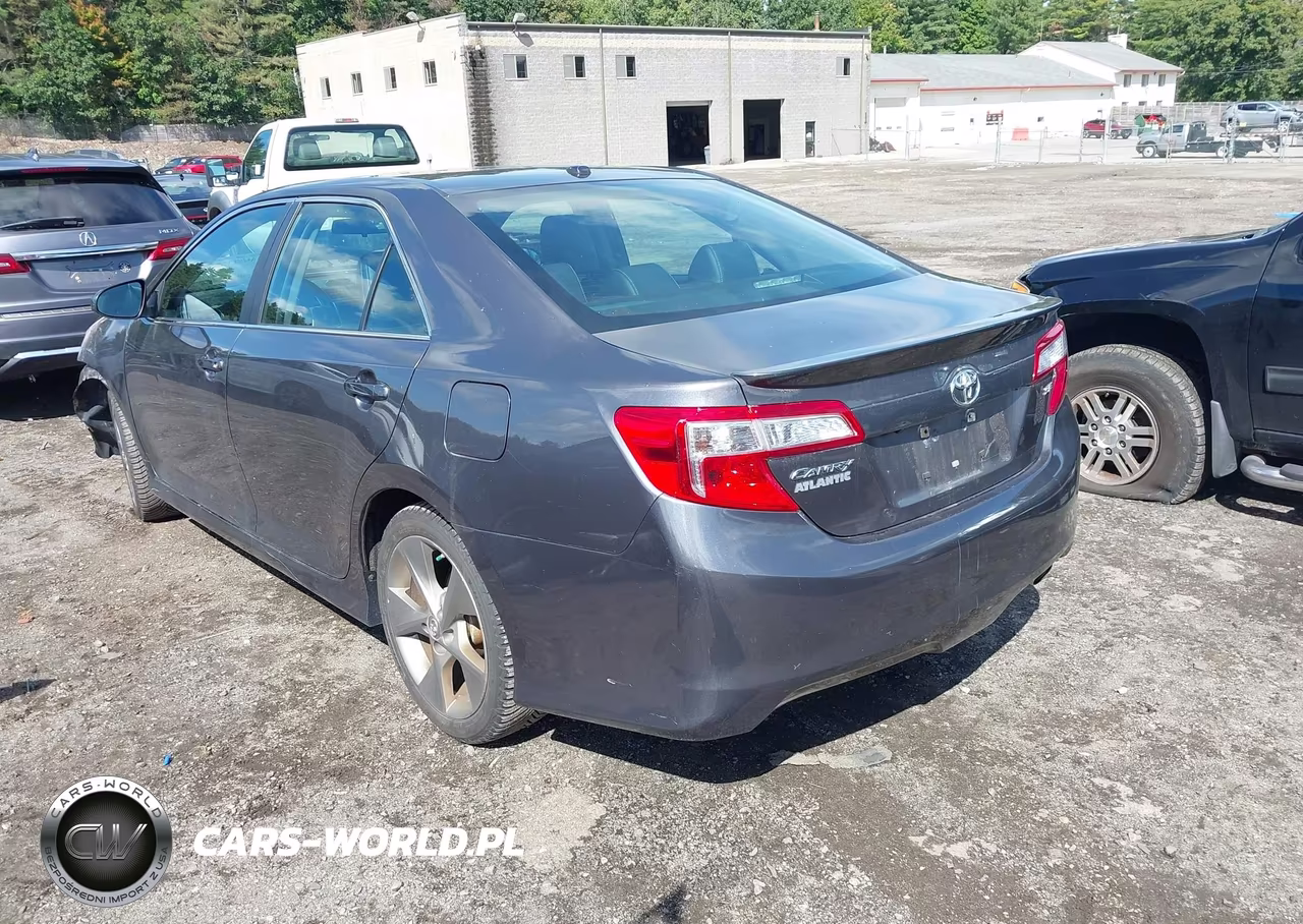 2014 Toyota Camry Se Sport VIN:4T1BF1FK4EU439431 - 3