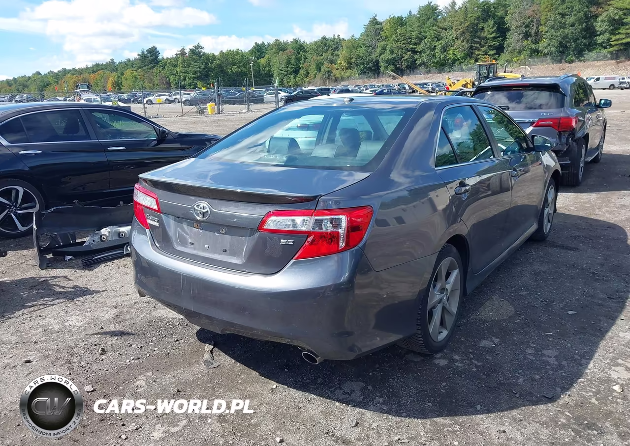 2014 Toyota Camry Se Sport VIN:4T1BF1FK4EU439431 - 4