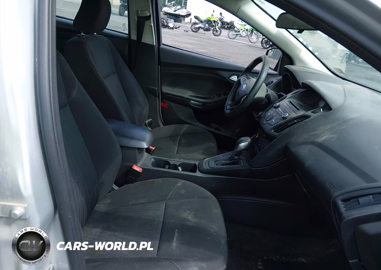 2017 Ford Focus Se VIN:1FADP3F28HL225774 - 5