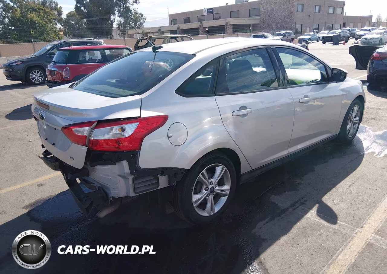 2014 Ford Focus Se VIN:1FADP3F27EL248068 - 4