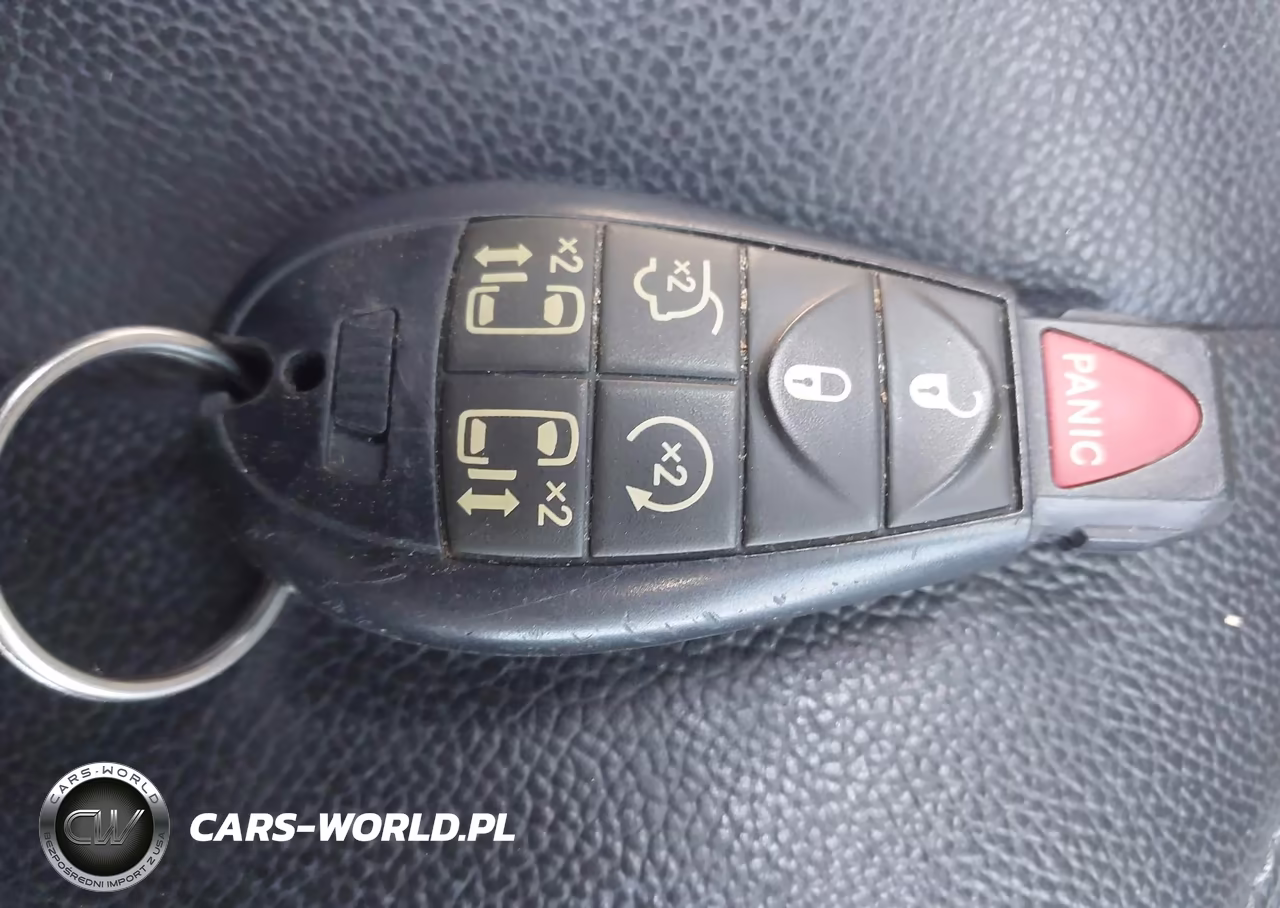 2015 Chrysler Town & Country Touring-L VIN:2C4RC1CG4FR506457 - 11