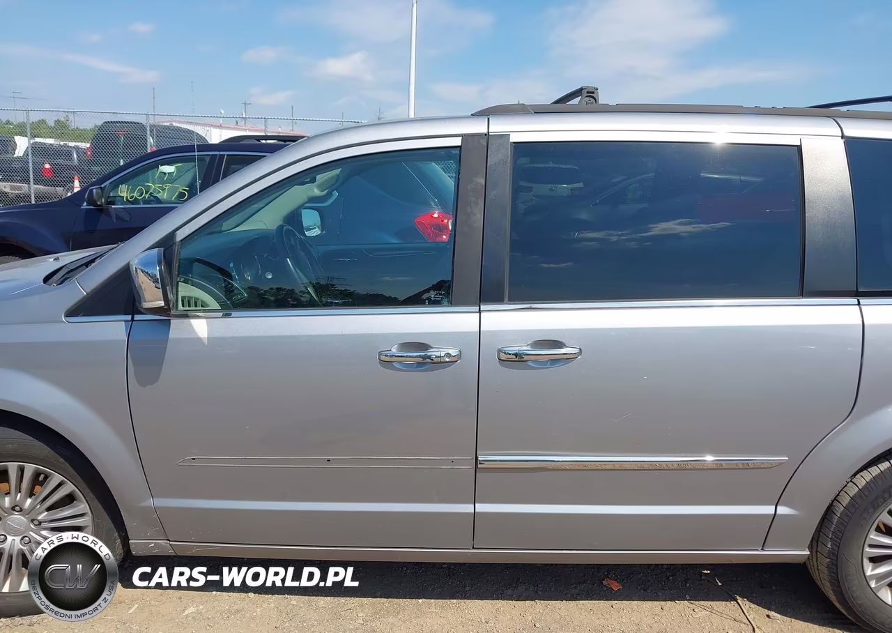 2015 Chrysler Town & Country Touring-L VIN:2C4RC1CG4FR506457 - 15