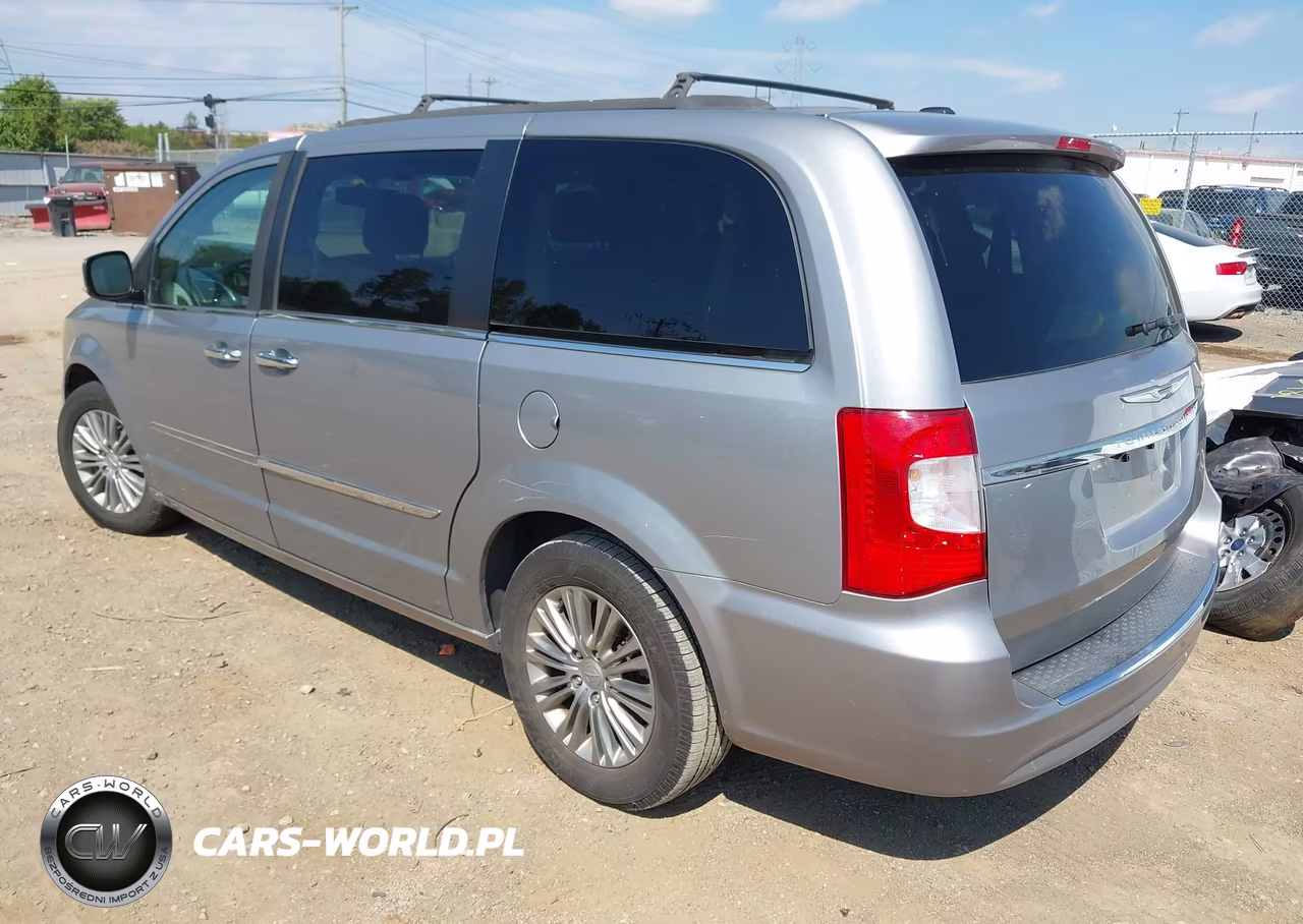 2015 Chrysler Town & Country Touring-L VIN:2C4RC1CG4FR506457 - 3