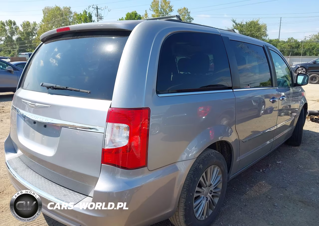 2015 Chrysler Town & Country Touring-L VIN:2C4RC1CG4FR506457 - 4