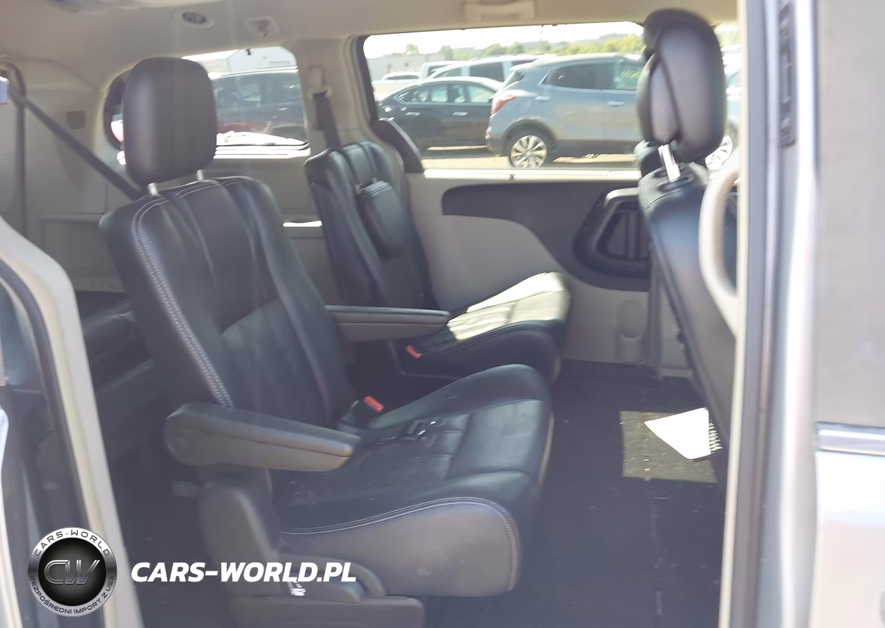 2015 Chrysler Town & Country Touring-L VIN:2C4RC1CG4FR506457 - 8