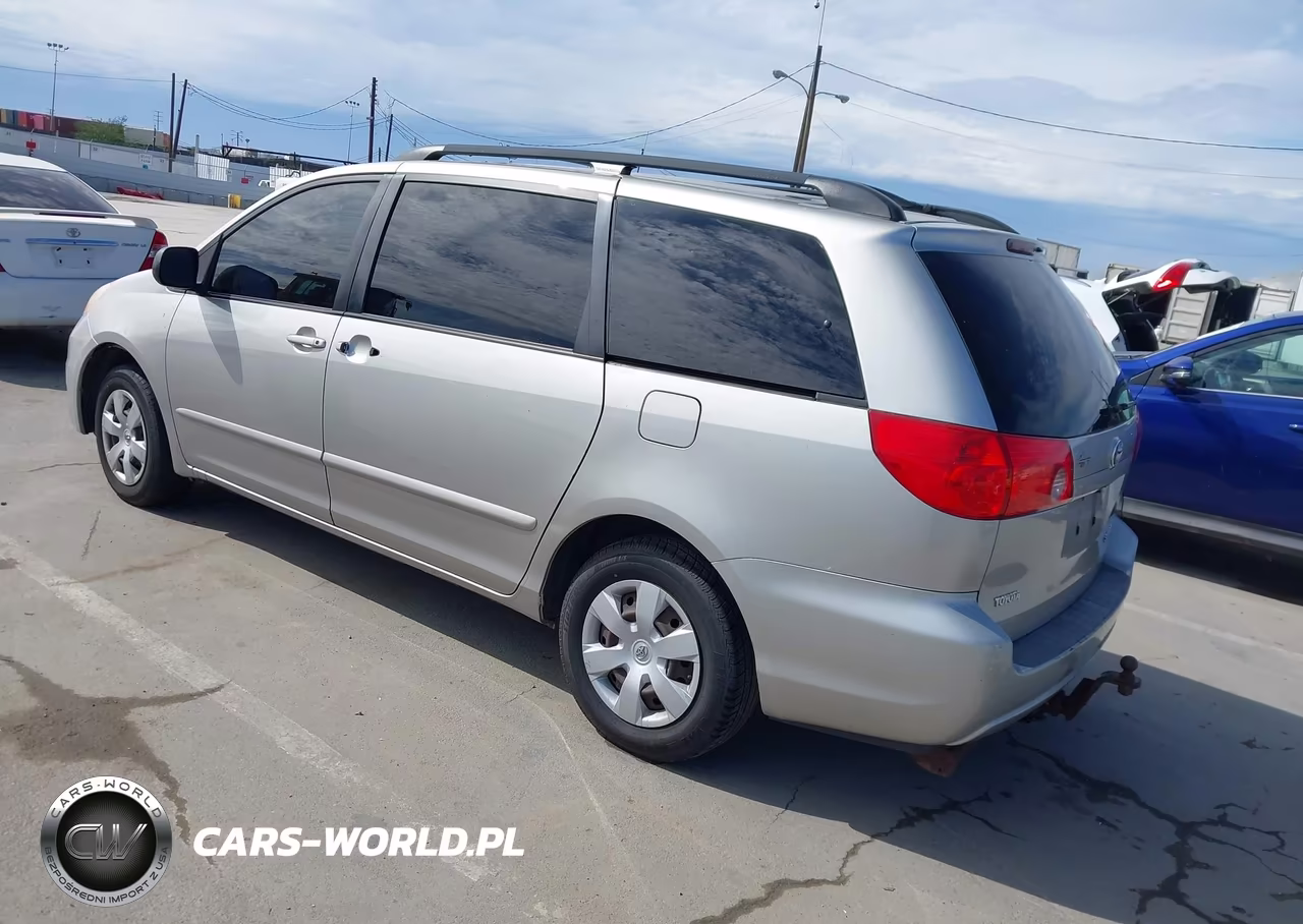 2010 Toyota Sienna Le VIN:5TDKK4CC9AS317256 - 3