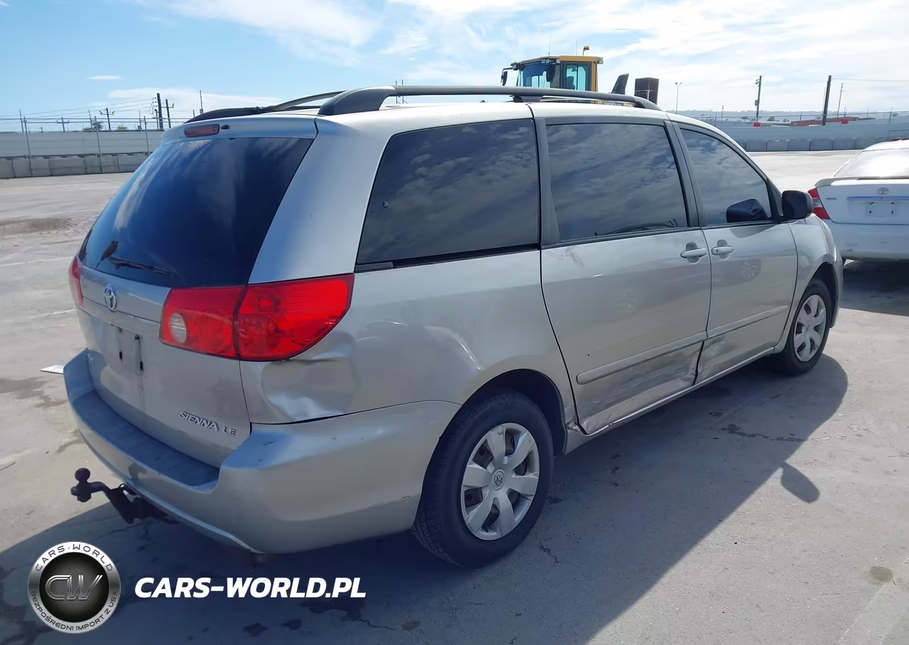 2010 Toyota Sienna Le VIN:5TDKK4CC9AS317256 - 4