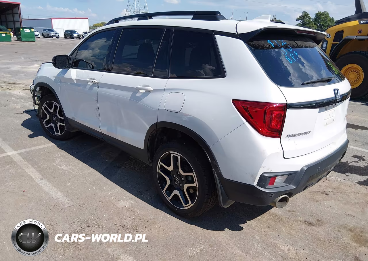 2023 Honda Passport Awd Elite VIN:5FNYF8H08PB000358 - 3