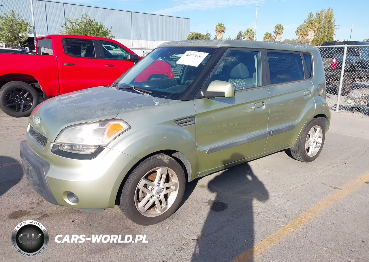 2010 Kia Soul + VIN:KNDJT2A28A7103635 - 2
