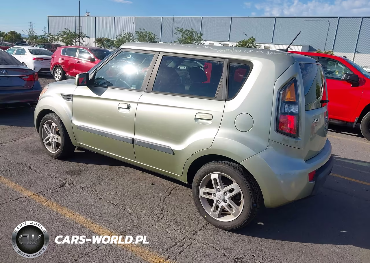 2010 Kia Soul + VIN:KNDJT2A28A7103635 - 3