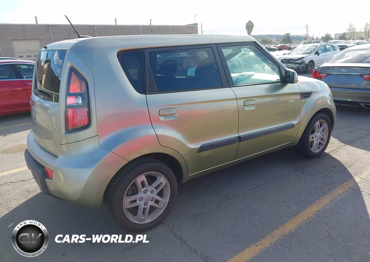 2010 Kia Soul + VIN:KNDJT2A28A7103635 - 4