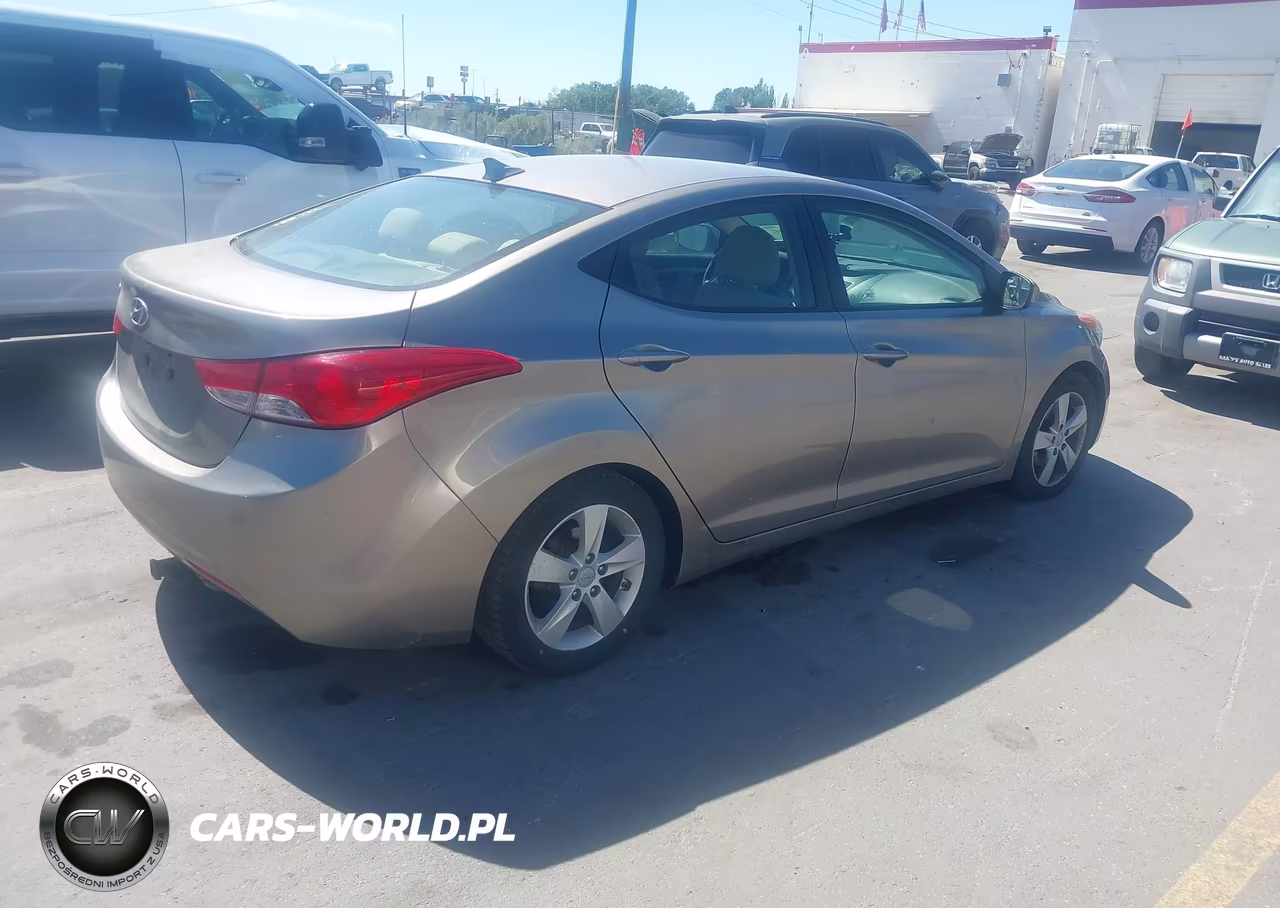 2013 Hyundai Elantra Gls VIN:5NPDH4AE1DH318150 - 4