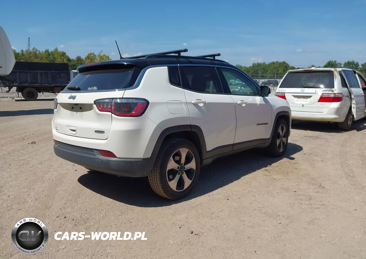 2018 Jeep Compass Latitude VIN:3C4NJCBB2JT181626 - 4