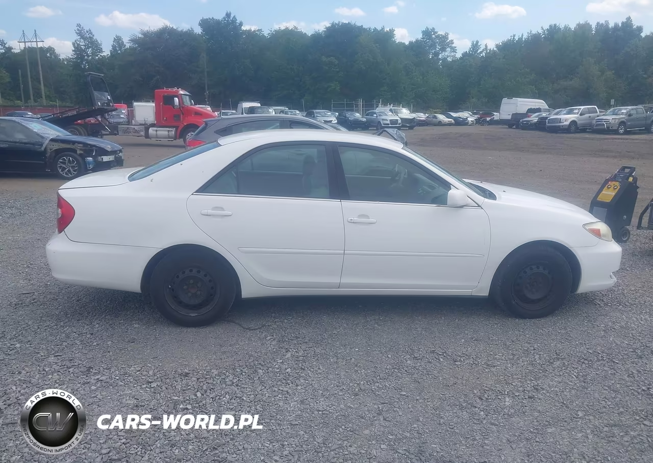 2003 Toyota Camry Le VIN:JTDBE32K930169044 - 13