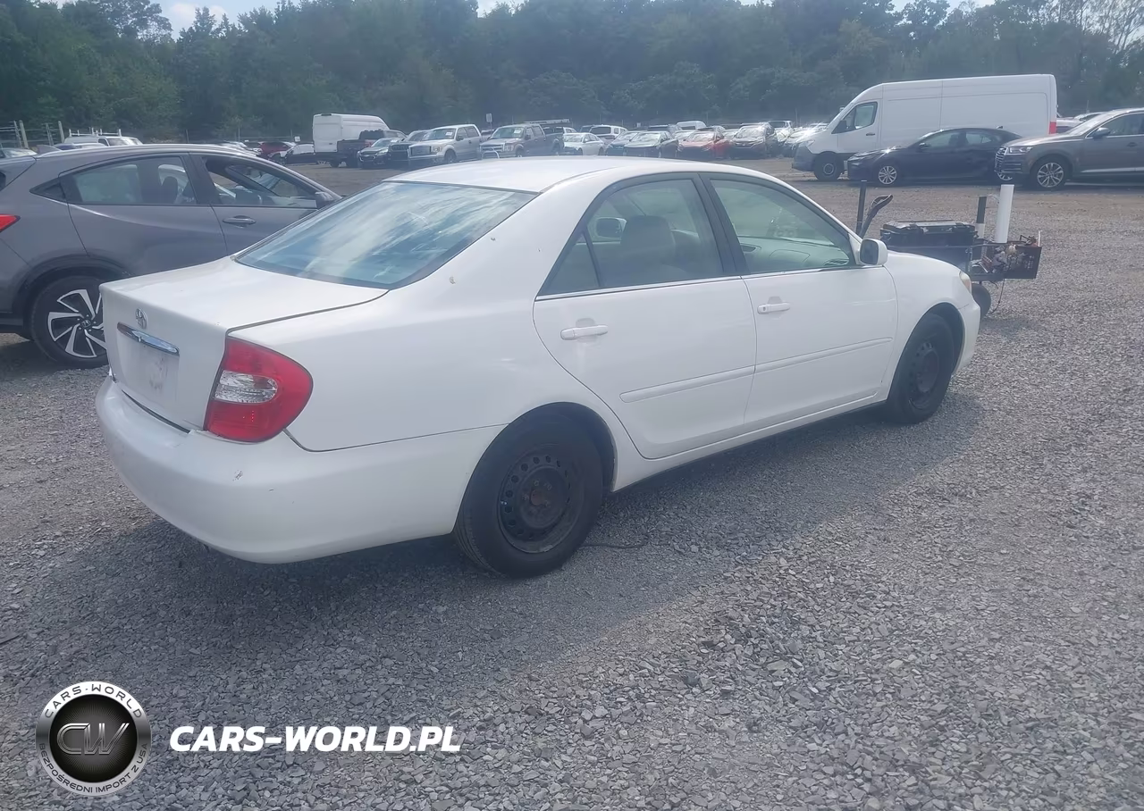 2003 Toyota Camry Le VIN:JTDBE32K930169044 - 4